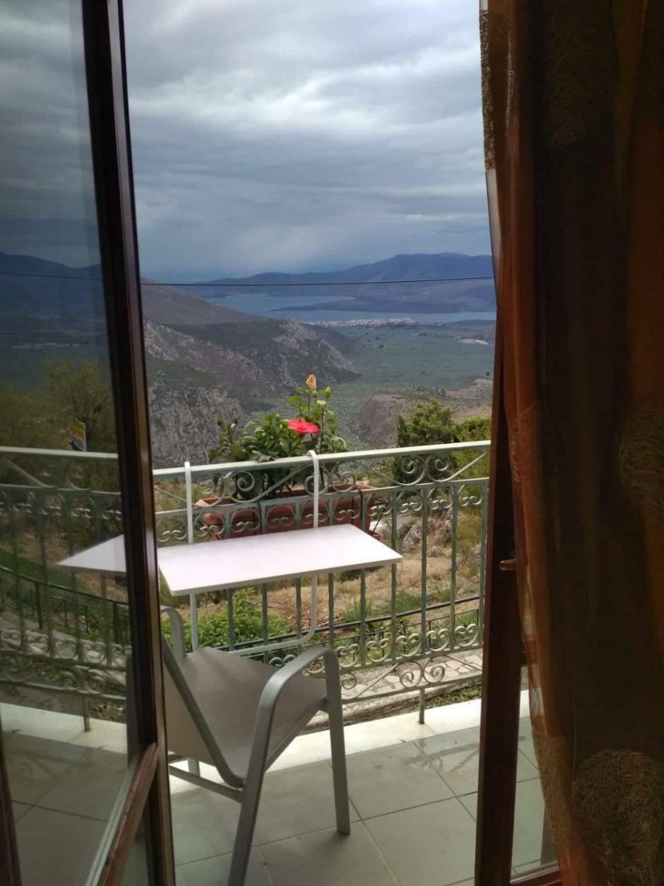 Sun View Guesthouse Delphi Bagian luar foto